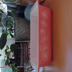 Pyrex white daisy on pink